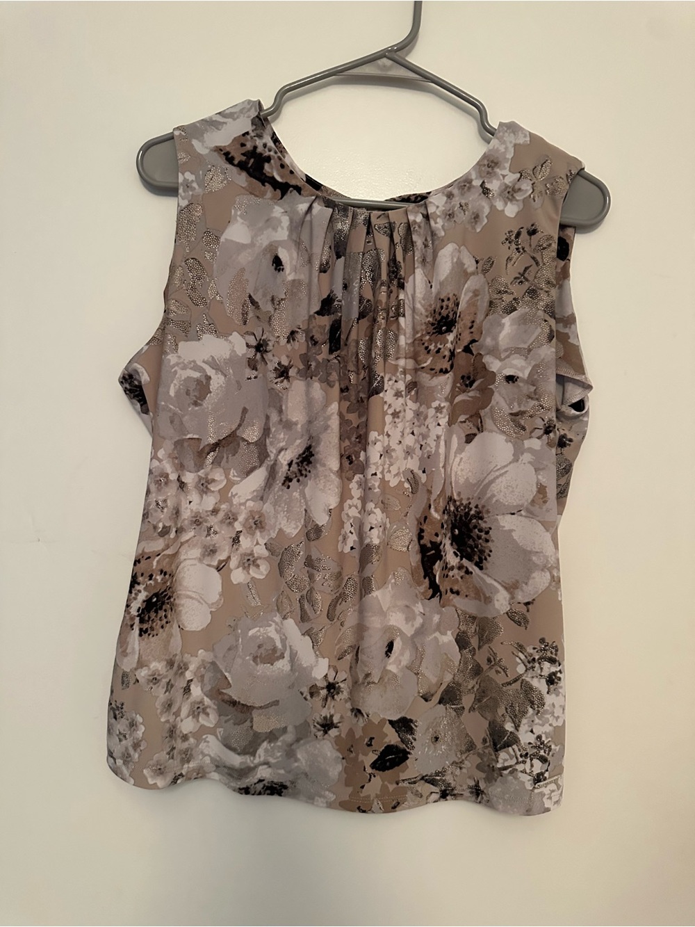 Calvin Klein Taupe and White Floral Pleated Sleeveless Blouse
